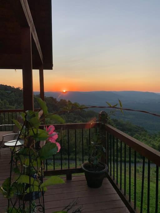 Blue Ridge Parkway Panoramic Paradise-60 Mile View Fancy Gap Exterior foto
